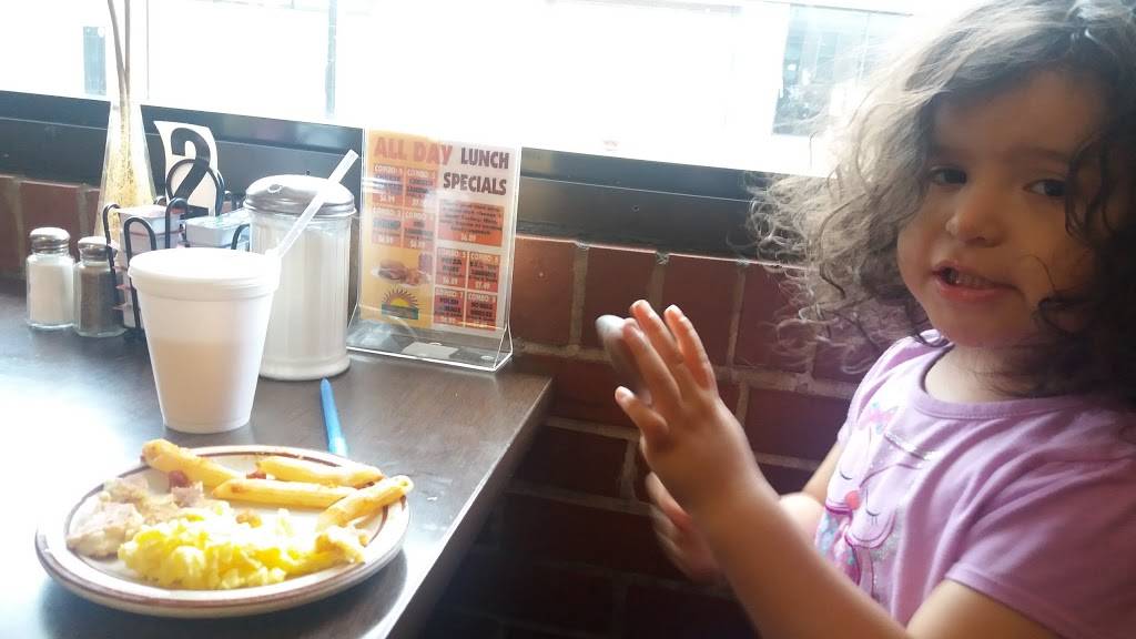 T Js Restaurant | restaurant | 1928 W Cermak Rd, Chicago, IL 60608, USA | 7739273349 OR +1 773-927-3349