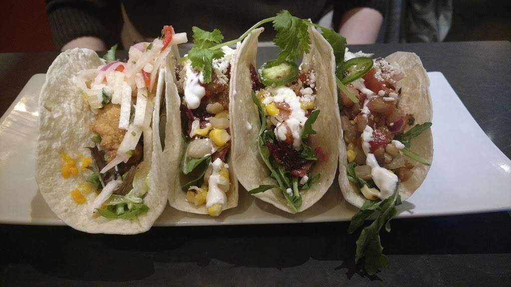 Baxters Landing | restaurant | 419 King St W #2030a, Oshawa, ON L1J 2K5, Canada | 9052150132 OR +1 905-215-0132