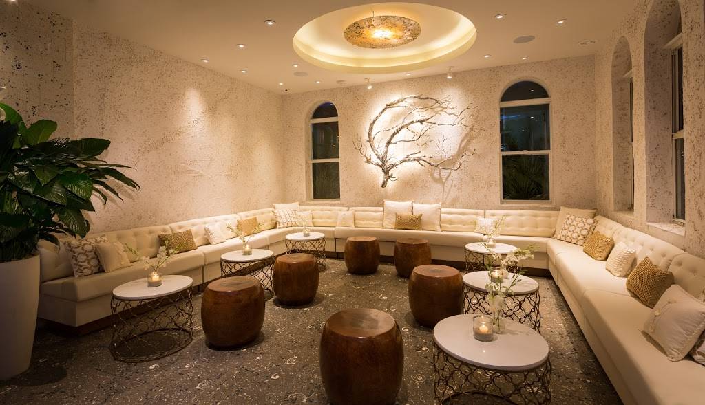 Lario’s On The Beach | restaurant | 820 Ocean Dr, Miami Beach, FL 33139, USA | 3055329577 OR +1 305-532-9577