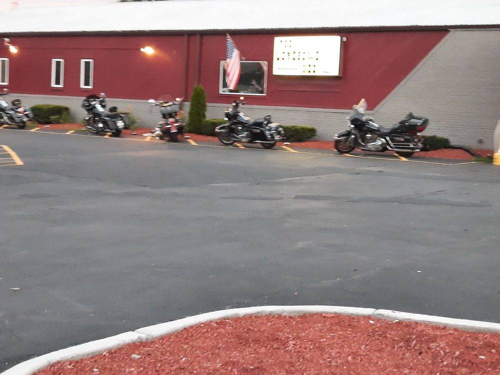 The Lonesome Keg | restaurant | 201 E Romeo Rd, Romeoville, IL 60446, USA | 8155243566 OR +1 815-524-3566