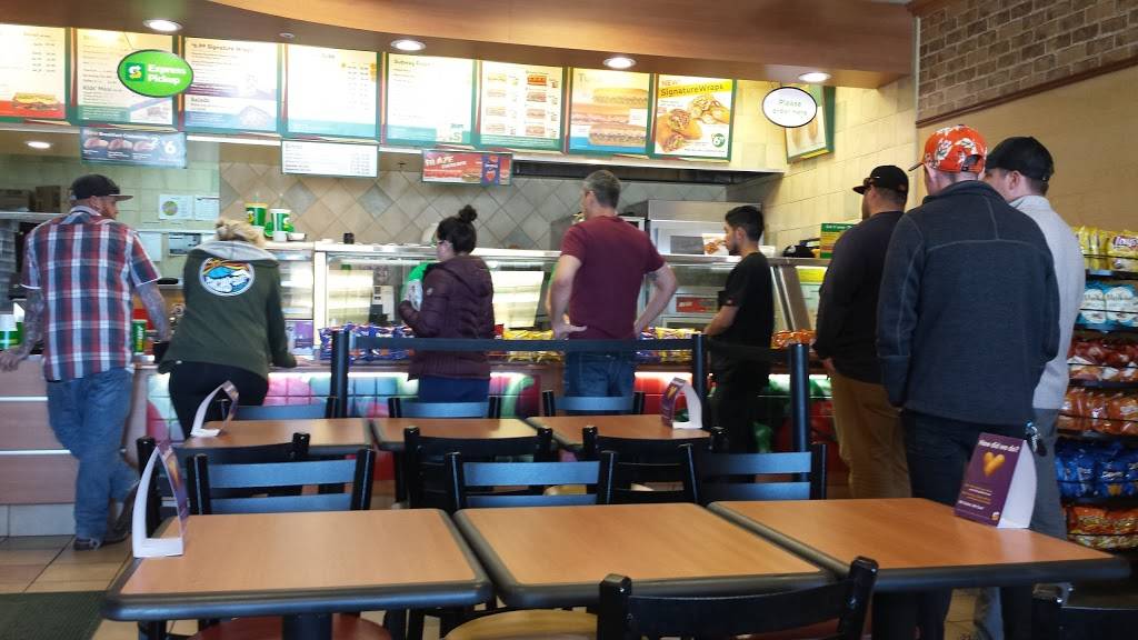 Subway Restaurants | restaurant | 6401 White Ln Suite 109, Bakersfield, CA 93309, USA | 6618336166 OR +1 661-833-6166
