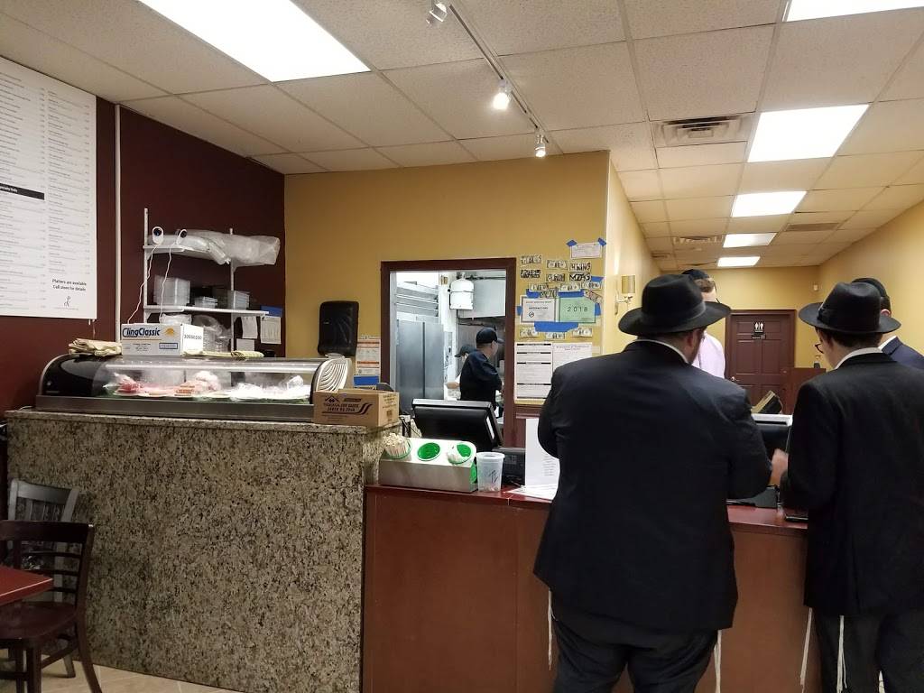 Juniors Kosher Deli | restaurant | 215 Main Ave, Passaic, NJ 07055, USA | 9734715635 OR +1 973-471-5635