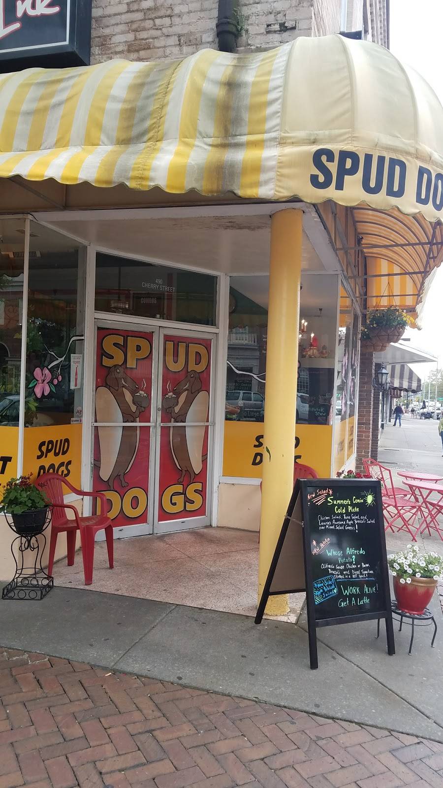 Spud Dogs | restaurant | 490 Cherry St, Macon, GA 31201, USA | 4786214848 OR +1 478-621-4848