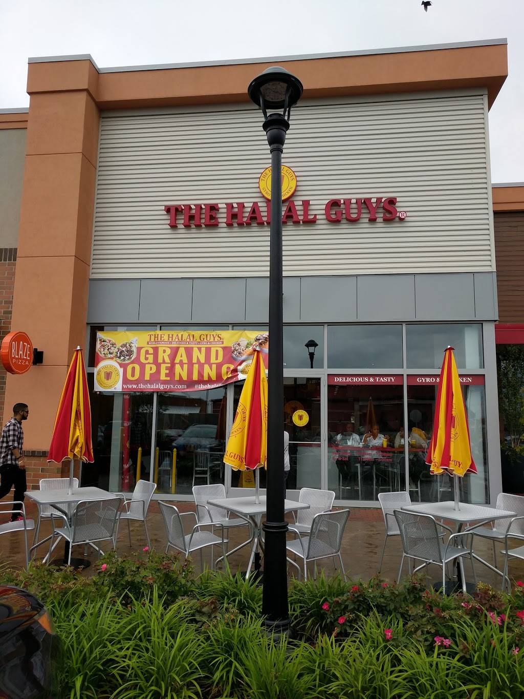 The Halal Guys | restaurant | 4 Teterboro Landing Drive, Teterboro, NJ 07608, USA | 2012882525 OR +1 201-288-2525