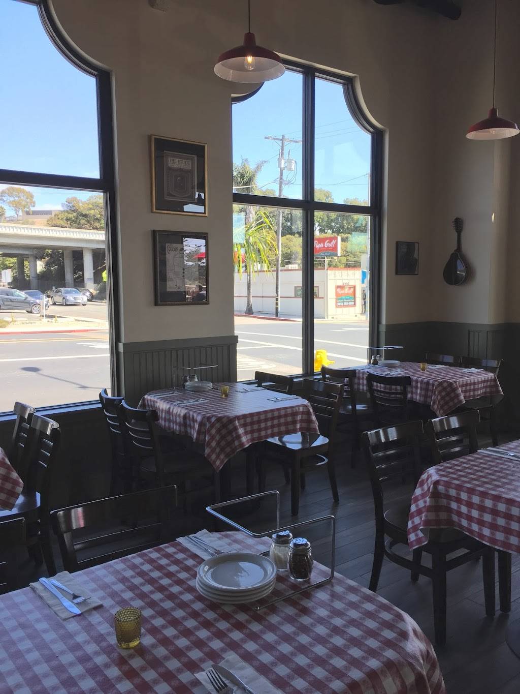 Dels Pizzeria | restaurant | 1101 Price St, Pismo Beach, CA 93449, USA | 8057734438 OR +1 805-773-4438