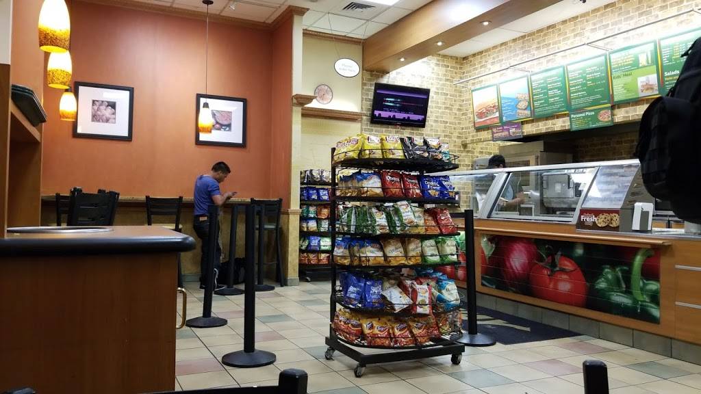 Subway Restaurants | restaurant | 511 N Mc Clurg Ct, Chicago, IL 60611, USA | 3126442811 OR +1 312-644-2811