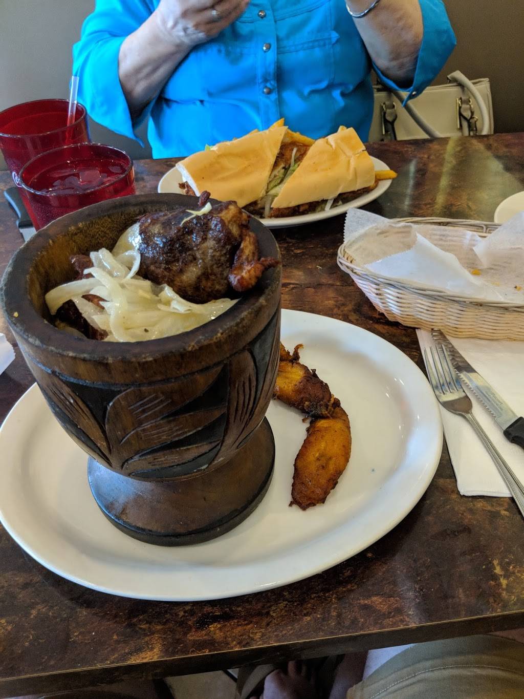 Latin House America | restaurant | 9160 NW 122nd St, Hialeah Gardens, FL 33018, USA | 3058252590 OR +1 305-825-2590