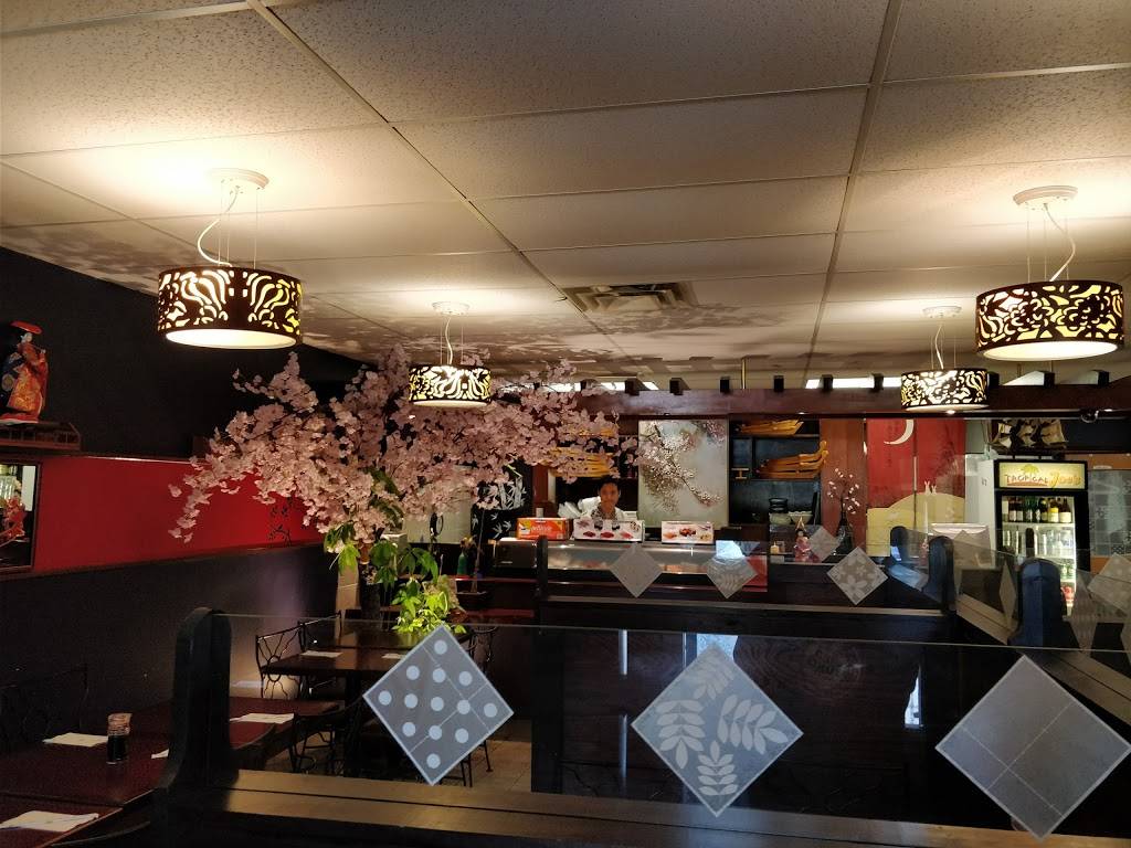 Suki Sushi | restaurant | 347 Erb St W #4, Waterloo, ON N2L 1W4, Canada | 5197461566 OR +1 519-746-1566