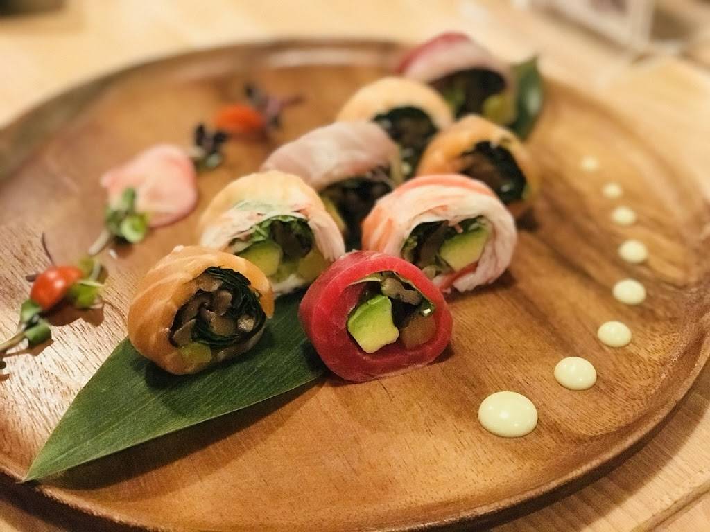 Rice N Roll Bistro | restaurant | 1952 N Farwell Ave, Milwaukee, WI 53202, USA | 4142209944 OR +1 414-220-9944