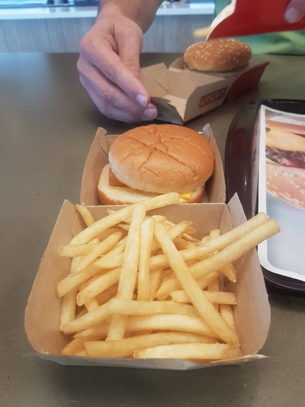 McDonalds | cafe | 460 Court St, Appomattox, VA 24522, USA | 4343522878 OR +1 434-352-2878