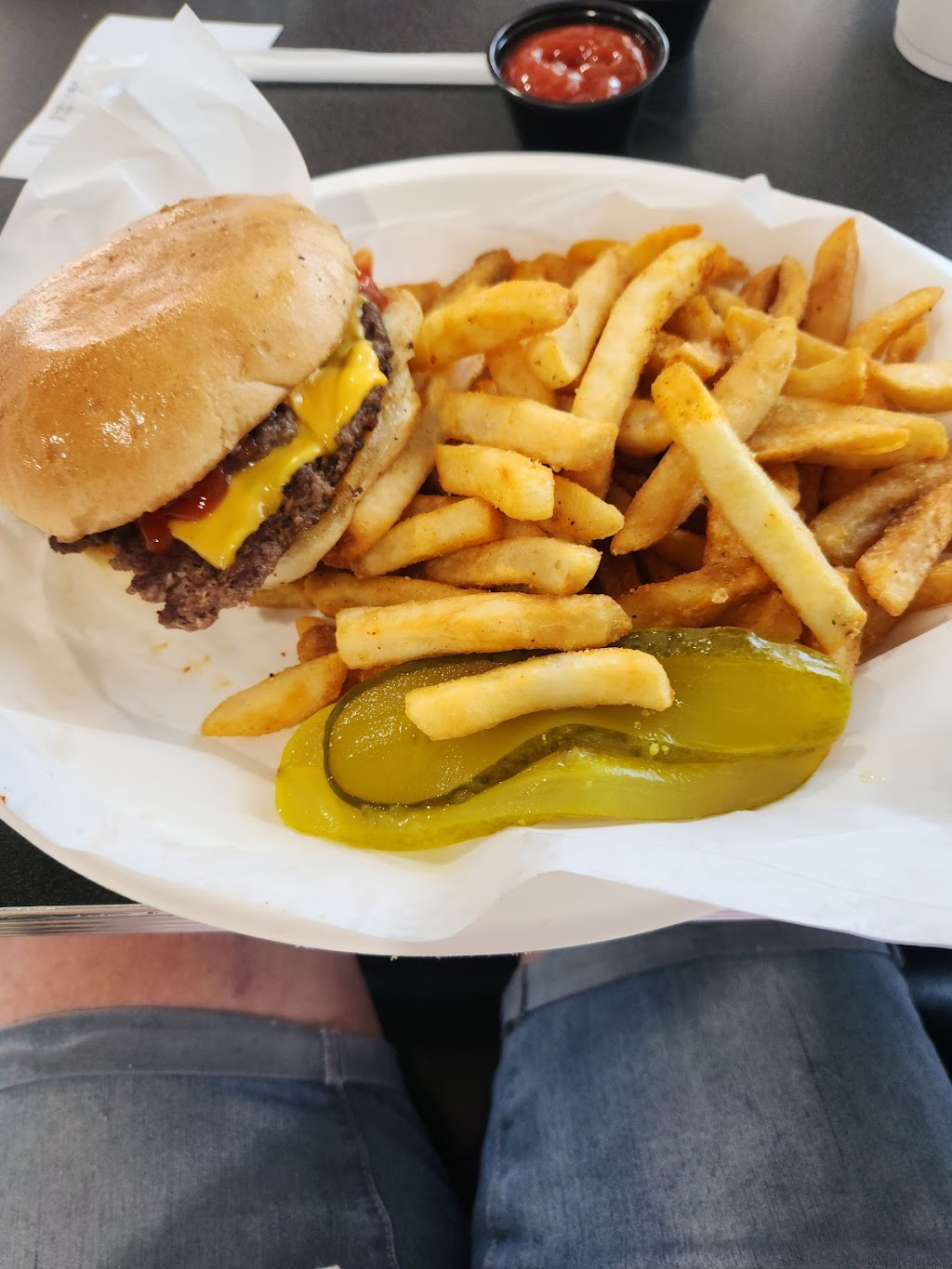 Luckys | restaurant | 2928 Mitchell Rd, Bedford, IN 47421, USA | 8123291106 OR +1 812-329-1106