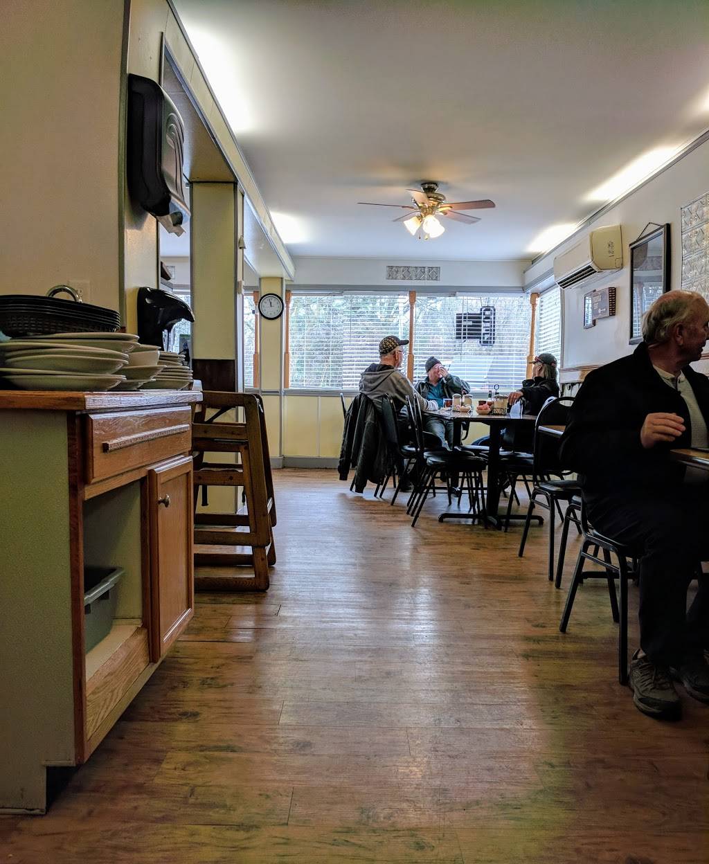 Spanglers Family Restaurant | restaurant | 601 E Chicago Rd, Jonesville, MI 49250, USA | 5178492900 OR +1 517-849-2900