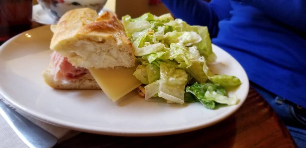 la Madeleine French Bakery & Café Alexandria | cafe | 500 King St, Alexandria, VA 22314, USA | 7037392854 OR +1 703-739-2854