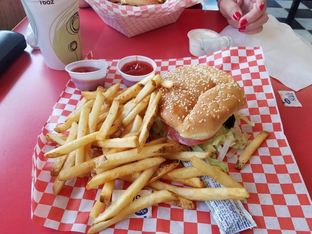 Dairy Delite | restaurant | 3080 W Eisenhower Blvd, Loveland, CO 80537, USA | 9706672111 OR +1 970-667-2111