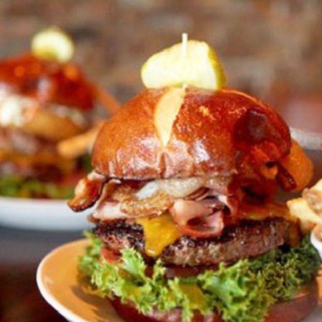 Bulldog Ale House | restaurant | 100 E Roosevelt Rd, Villa Park, IL 60181, USA | 8479040333 OR +1 847-904-0333