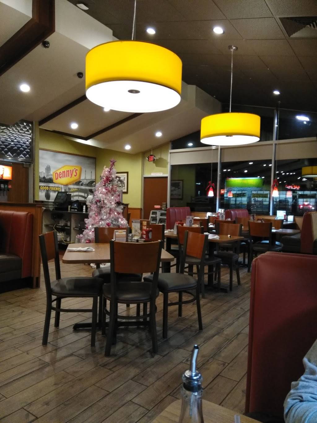 Dennys | restaurant | 467 Memorial Dr, Chicopee, MA 01020, USA | 4135926059 OR +1 413-592-6059