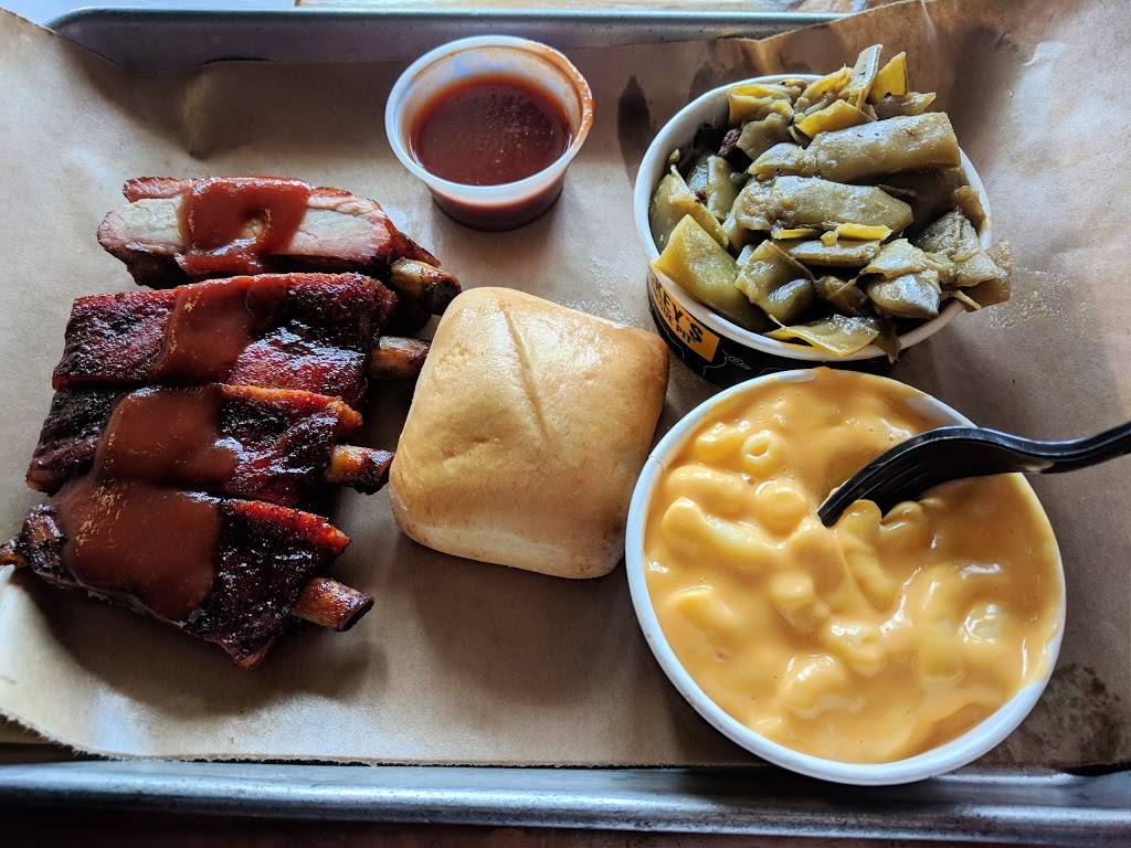 Dickeys Barbecue Pit | restaurant | 2363 E Colorado Blvd, Pasadena, CA 91107, USA | 6269932862 OR +1 626-993-2862