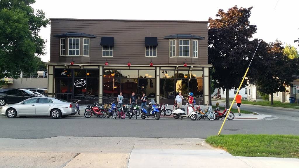 The Holiday Bar | restaurant | 801 5th St NW, Grand Rapids, MI 49504, USA | 6164569058 OR +1 616-456-9058