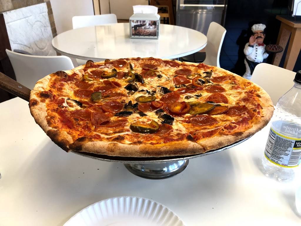 Castello Pizza | restaurant | 994 W Main St, Meriden, CT 06451, USA | 2034402100 OR +1 203-440-2100