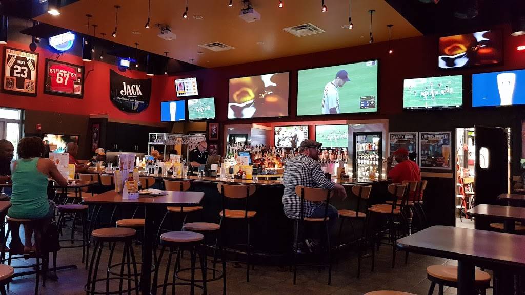 Buffalo Wild Wings | restaurant | 26200 Harvard Rd, Warrensville Heights, OH 44122, USA | 2168969464 OR +1 216-896-9464