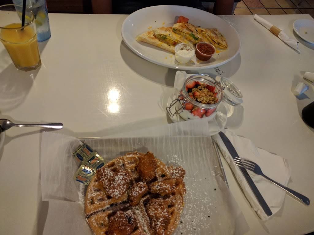 The Place 2 Be | restaurant | 615 Franklin Ave, Hartford, CT 06114, USA | 8609047891 OR +1 860-904-7891