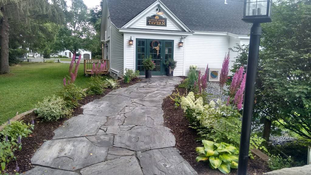 Latham House Tavern | restaurant | 9 Main St, Lyme, NH 03768, USA | 6037959995 OR +1 603-795-9995