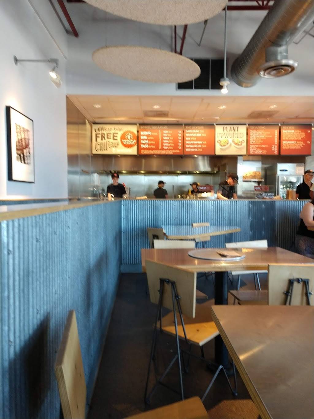 Chipotle Mexican Grill | restaurant | 1569 Fall River Dr #105, Loveland, CO 80538, USA | 9704618900 OR +1 970-461-8900