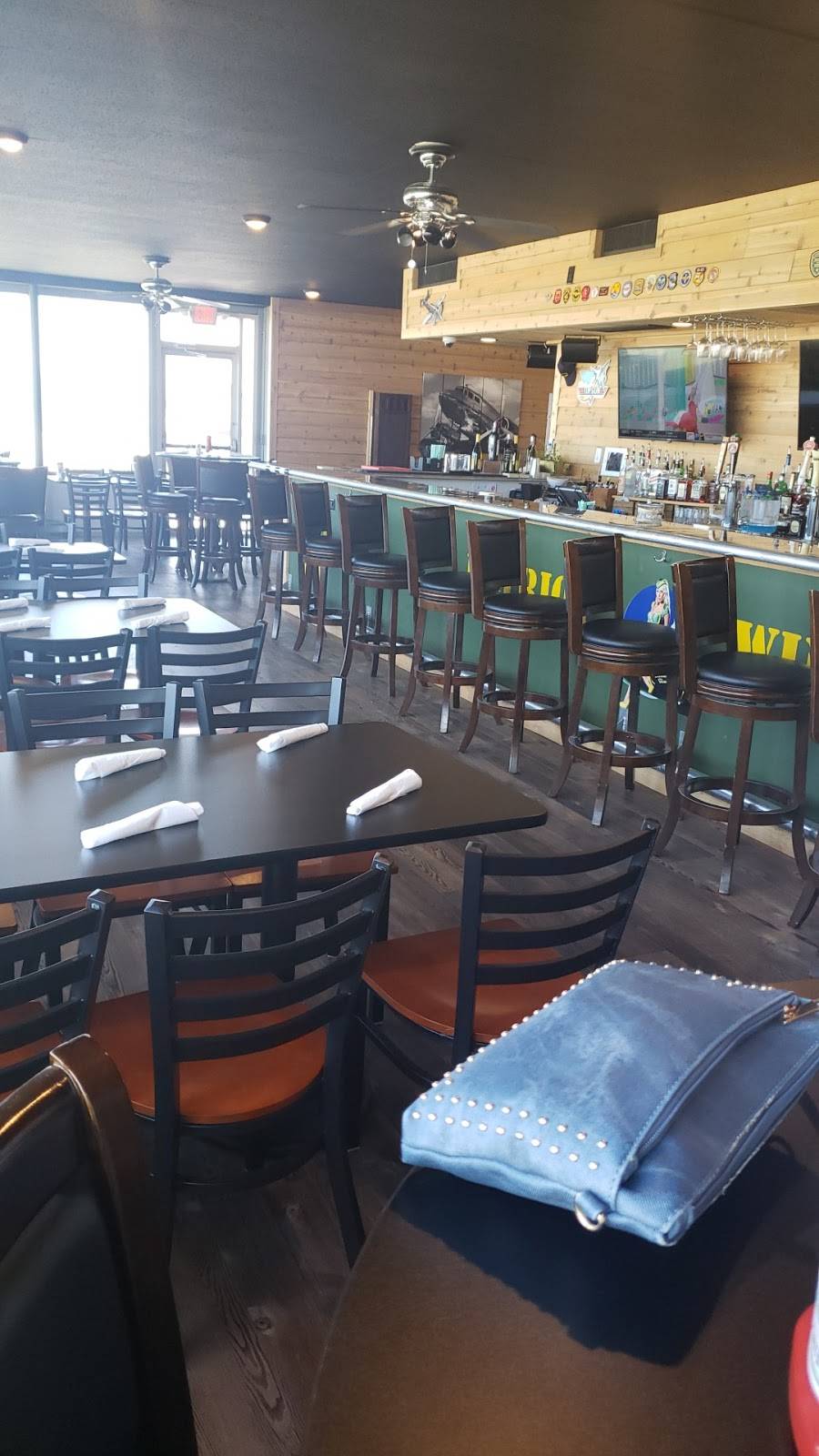 Patriot Wings: CAVU- American Kitchen & Cocktail Lounge | restaurant | Mason City Municipal Airport, 9184 265th St, Clear Lake, IA 50428, USA | 6413579464 OR +1 641-357-9464