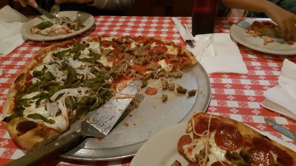 Filippis Pizza Grotto Poway | restaurant | 13000 Oak Knoll Dr, Poway, CA 92064, USA | 8587481800 OR +1 858-748-1800