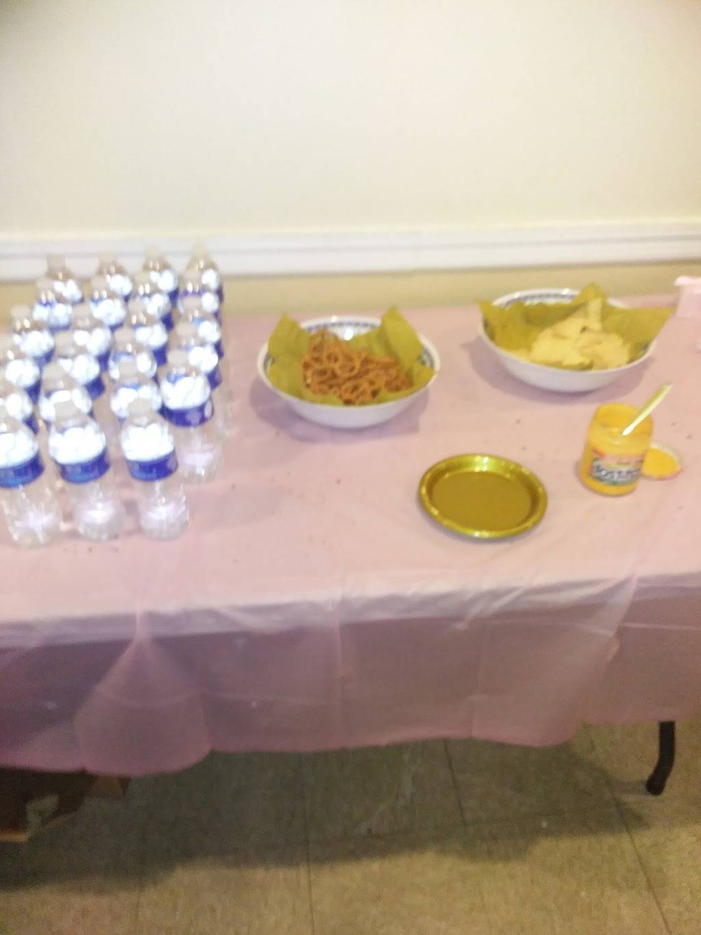 Pine Chinese Restaurant | restaurant | 400 S 60th St, Philadelphia, PA 19143, USA | 2157474995 OR +1 215-747-4995