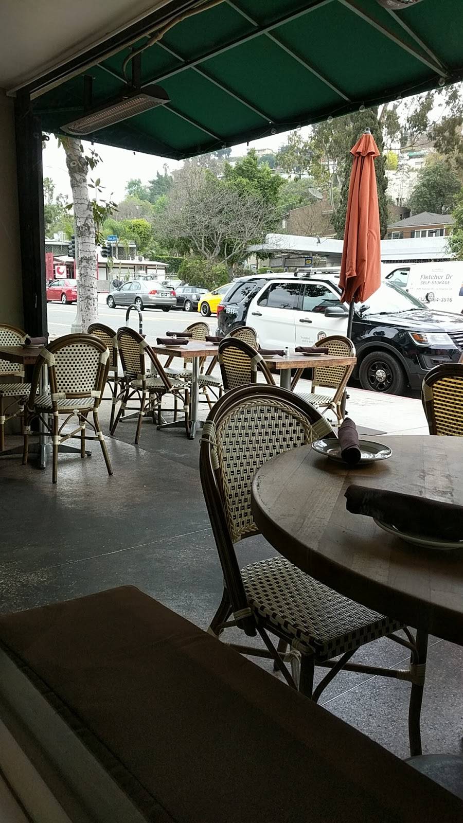 L & E Oyster Bar | restaurant | 1637 Silver Lake Blvd, Los Angeles, CA 90026, USA | 3236602255 OR +1 323-660-2255