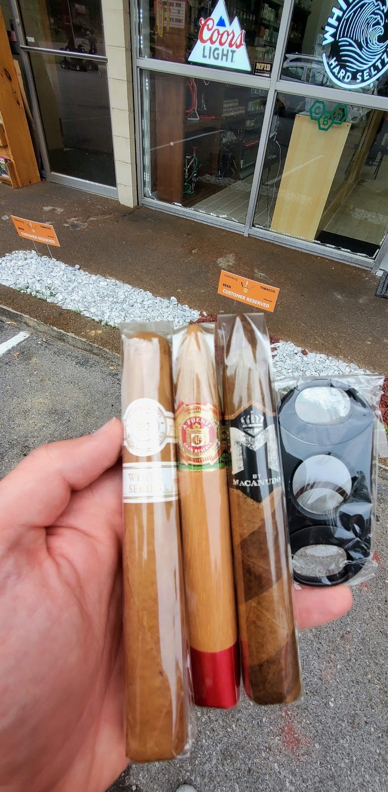 Gatlinburg B&T Market | restaurant | 385 East Pkwy Suite 225, Gatlinburg, TN 37738, USA | 8652536147 OR +1 865-253-6147