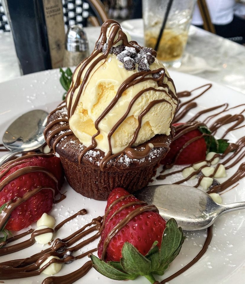 Lynoras WPB | restaurant | 207 Clematis St, West Palm Beach, FL 33401, USA | 5618993117 OR +1 561-899-3117