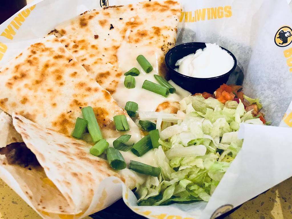 Buffalo Wild Wings | restaurant | 524 Fort Evans Rd NE, Leesburg, VA 20176, USA | 7037794646 OR +1 703-779-4646