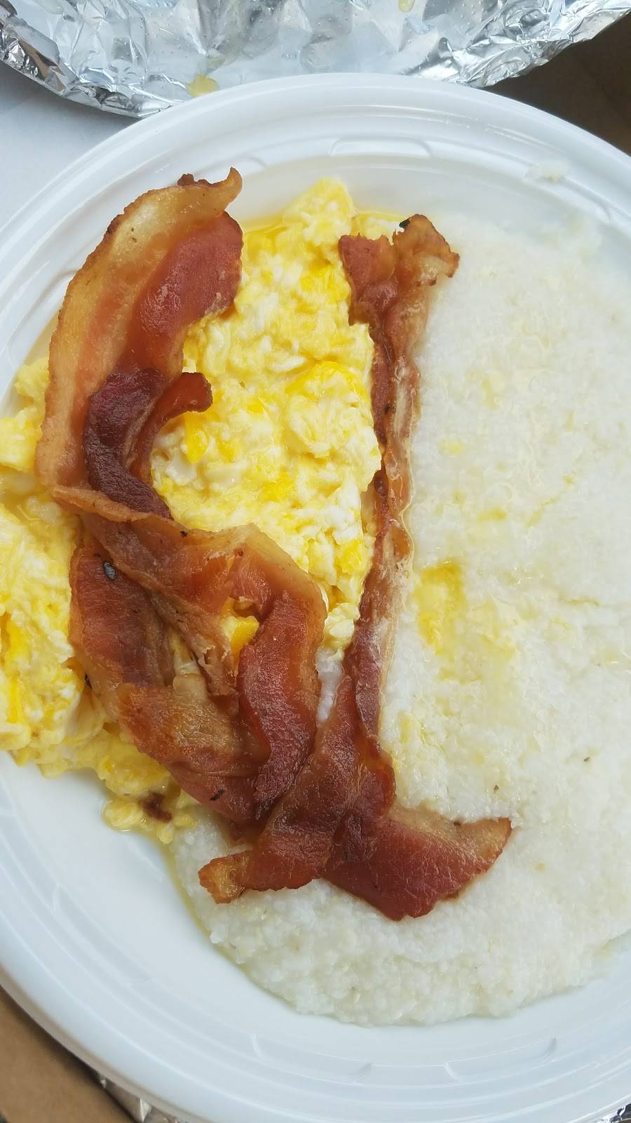 White Corner Restaurant | restaurant | 4401 Southern Ave SE, Capitol Heights, MD 20743, USA | 3014202010 OR +1 301-420-2010