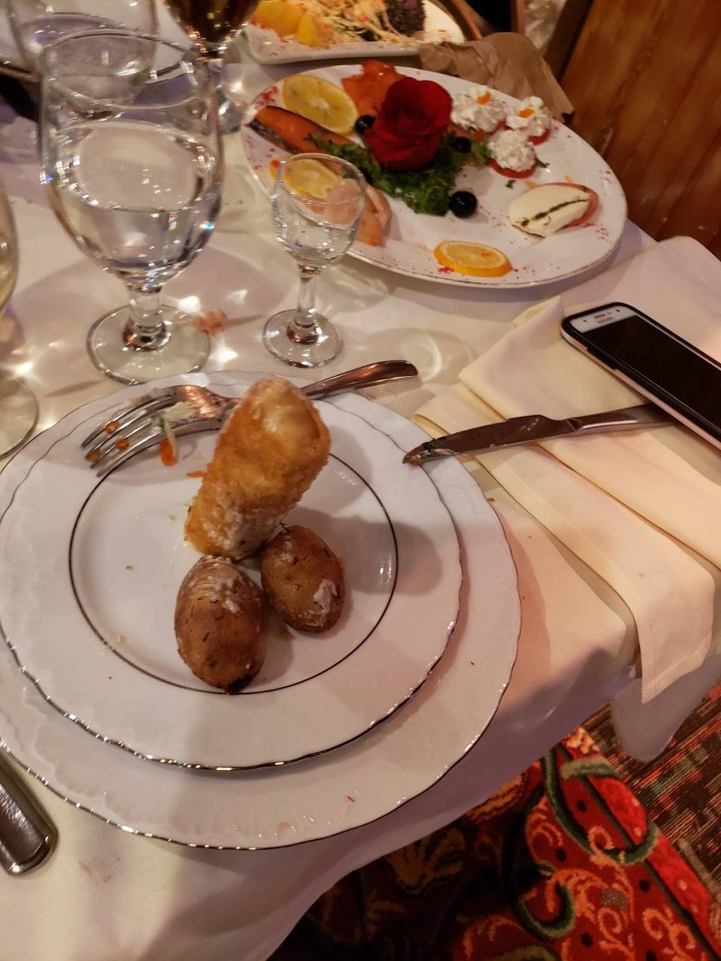 Golden Gates | night club | 11058 Rennard St, Philadelphia, PA 19116, USA | 2156779337 OR +1 215-677-9337