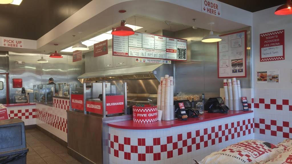 Five Guys | meal takeaway | 1314 Commons Dr, Geneva, IL 60134, USA | 6302081909 OR +1 630-208-1909