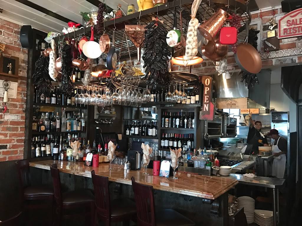 Salernos Ristorante | restaurant | 220 N Beach St, Laguna Beach, CA 92651, USA | 9494972600 OR +1 949-497-2600