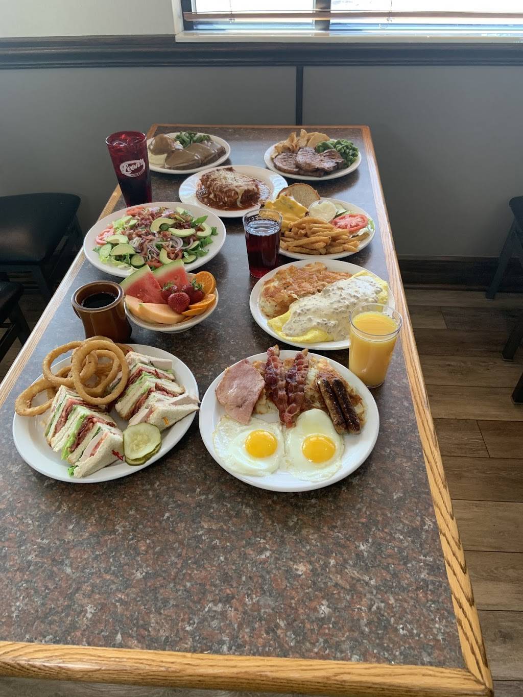 LivoniaTownGrill | restaurant | 29041 W Seven Mile Rd, Livonia, MI 48152, USA | 2484783710 OR +1 248-478-3710