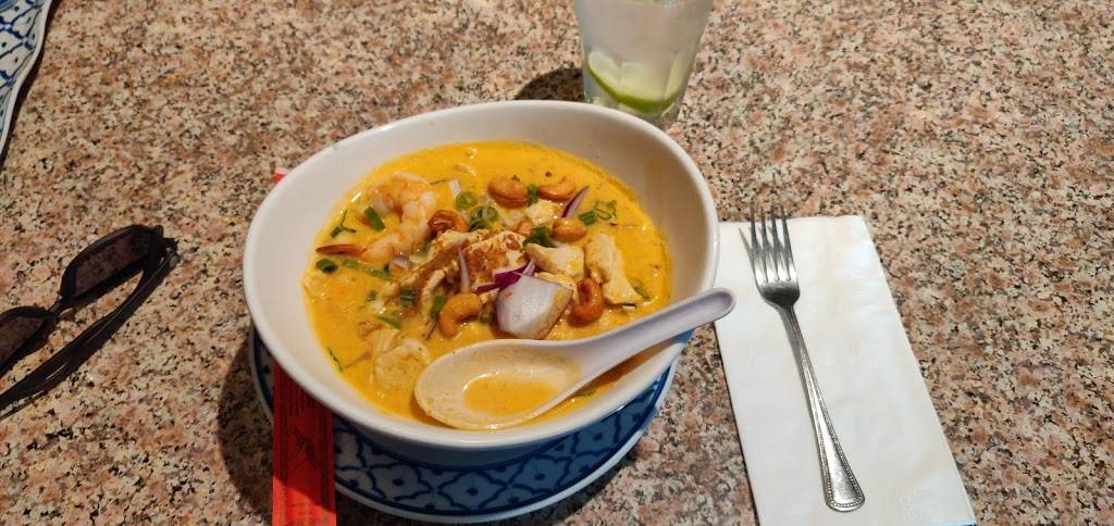 Patpong | restaurant | 2415 Clement St, San Francisco, CA 94121, USA | 4153799726 OR +1 415-379-9726