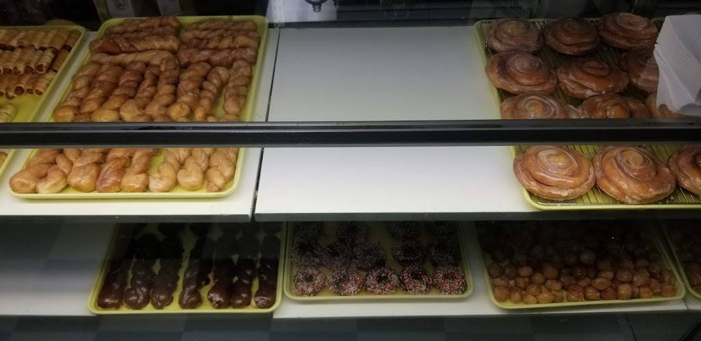 Southern Maid Donuts | bakery | 3161 N Market St, Shreveport, LA 71107, USA | 3184257011 OR +1 318-425-7011