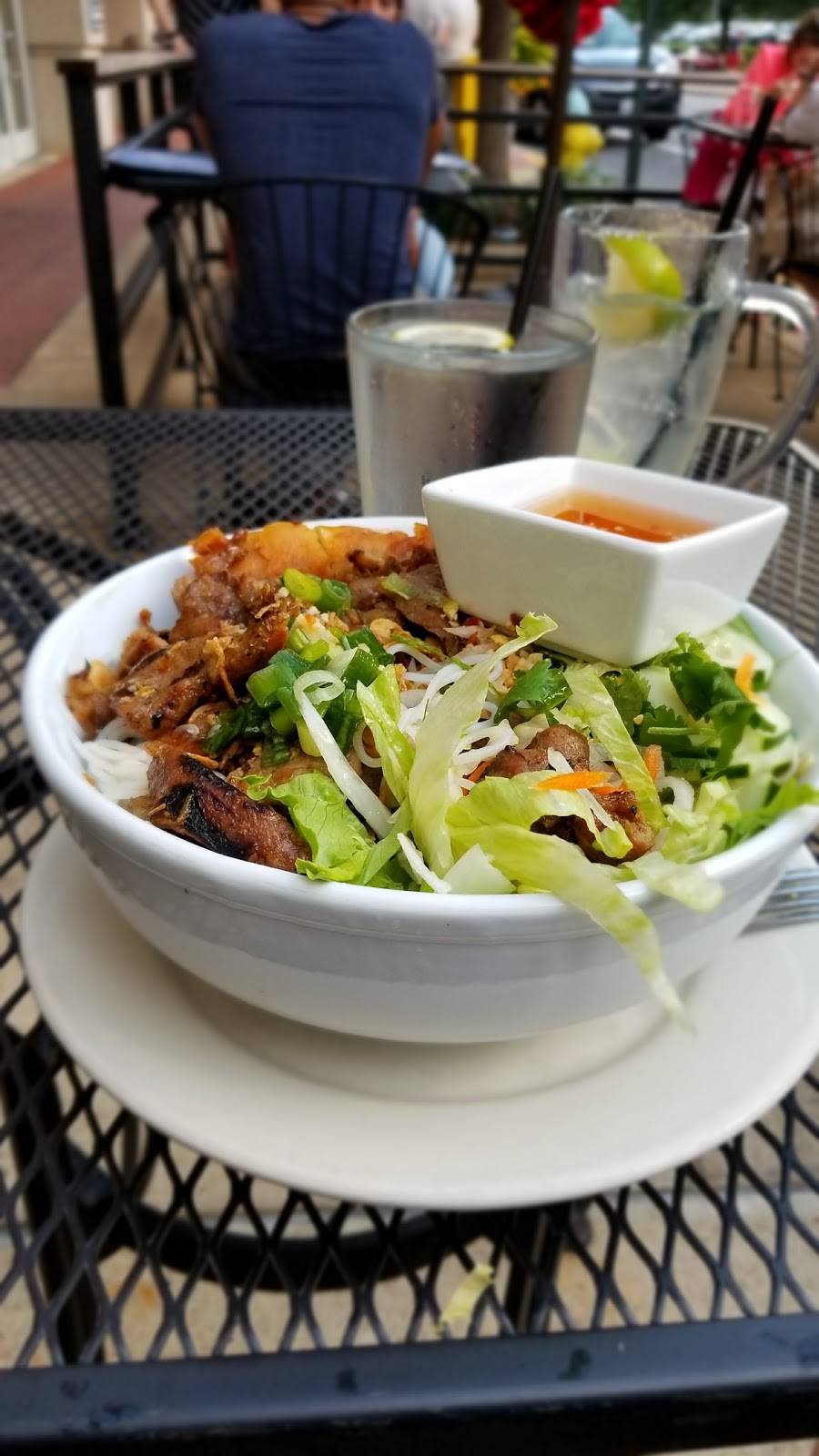 Saigon Saigon | restaurant | 1101 S Joyce St B16, Arlington, VA 22202, USA | 7034120822 OR +1 703-412-0822