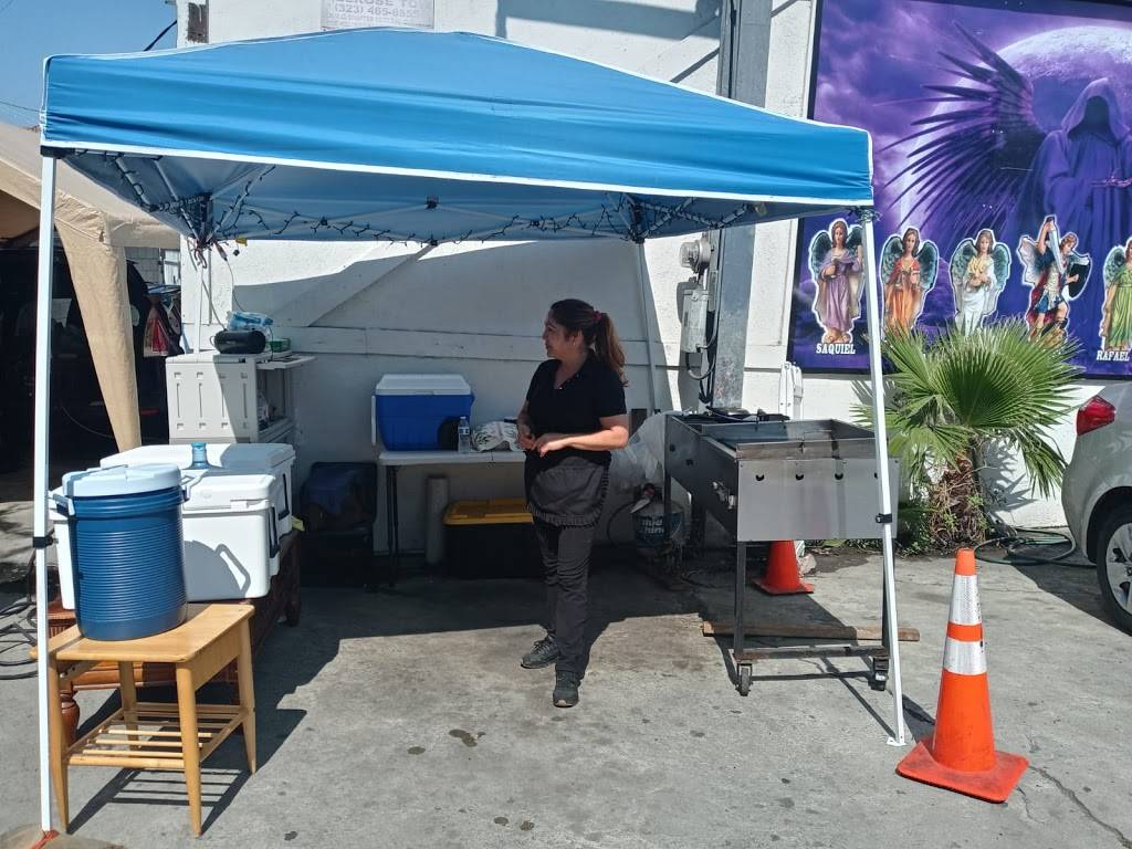 Victorias Pupuseria | restaurant | 4904 Melrose Ave Across Serrano ave. Enter by, Parking Lot, Los Angeles, CA 90029, USA | 3234074306 OR +1 323-407-4306