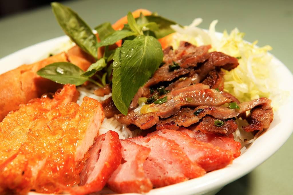 Huong Viet Vietnamese Restaurant | restaurant | 5286 W Colonial Dr, Orlando, FL 32808, USA | 4077309835 OR +1 407-730-9835