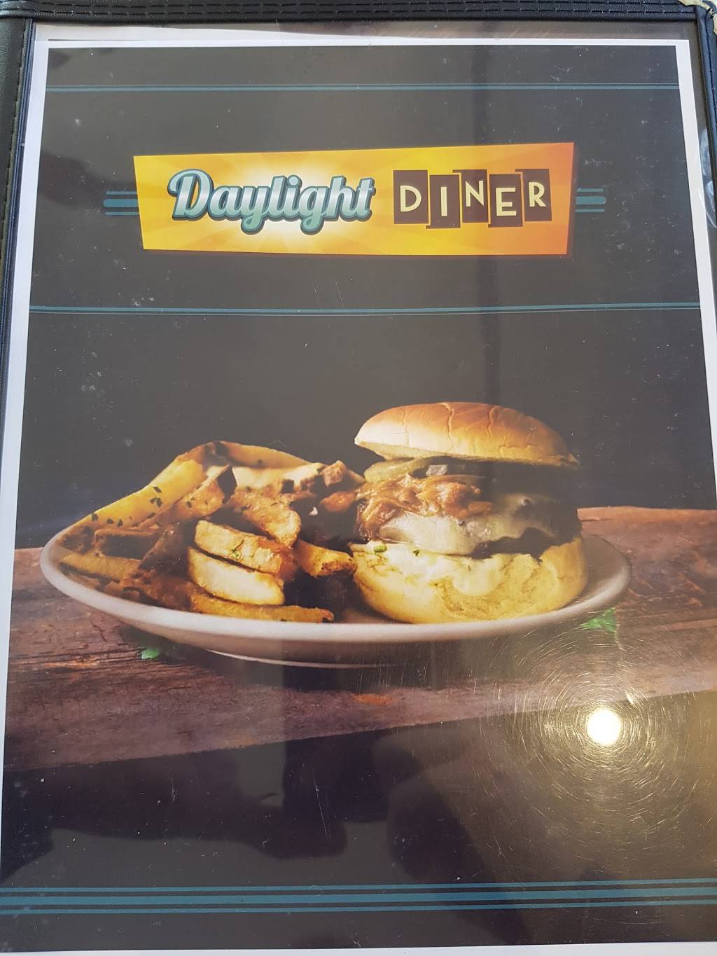 Daylight Diner | restaurant | 2641 Television Rd, Peterborough, ON K9J 6Y2, Canada | 7057755000 OR +1 705-775-5000