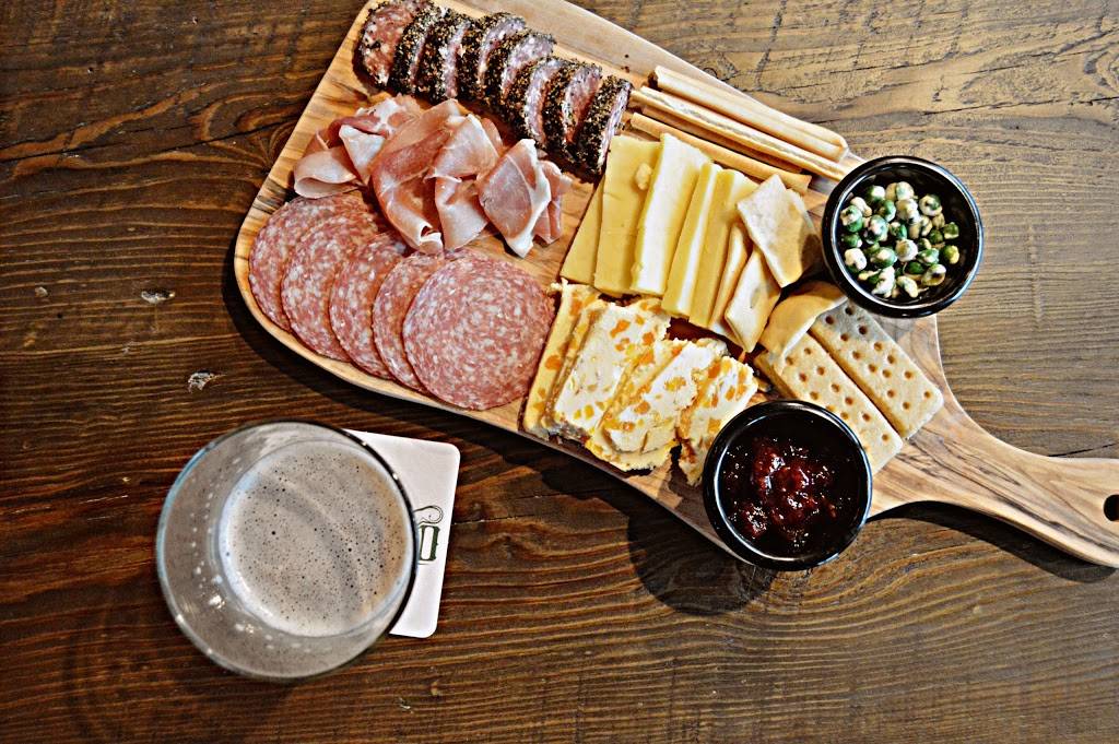 Geneseo Brewing Co. | restaurant | 102 S State St, Geneseo, IL 61254, USA | 3099451422 OR +1 309-945-1422