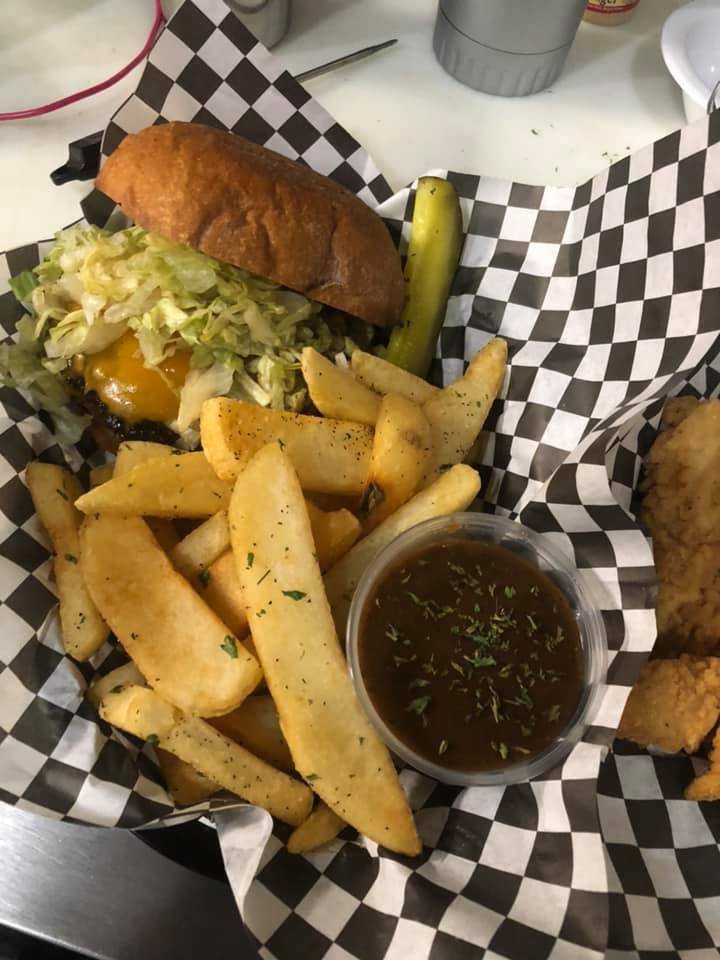 Elis B&W Bar | restaurant | 439 Monroe Ave, Rochester, NY 14607, USA | 5853193542 OR +1 585-319-3542