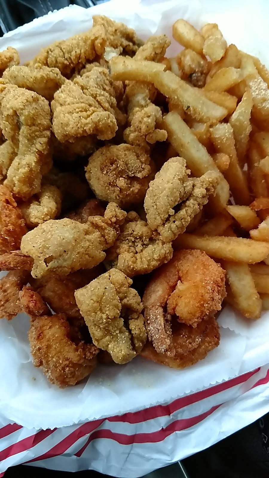 Golden Hook Fish & Chicken | restaurant | 5215 W Chicago Ave, Chicago, IL 60651, USA | 7732616666 OR +1 773-261-6666