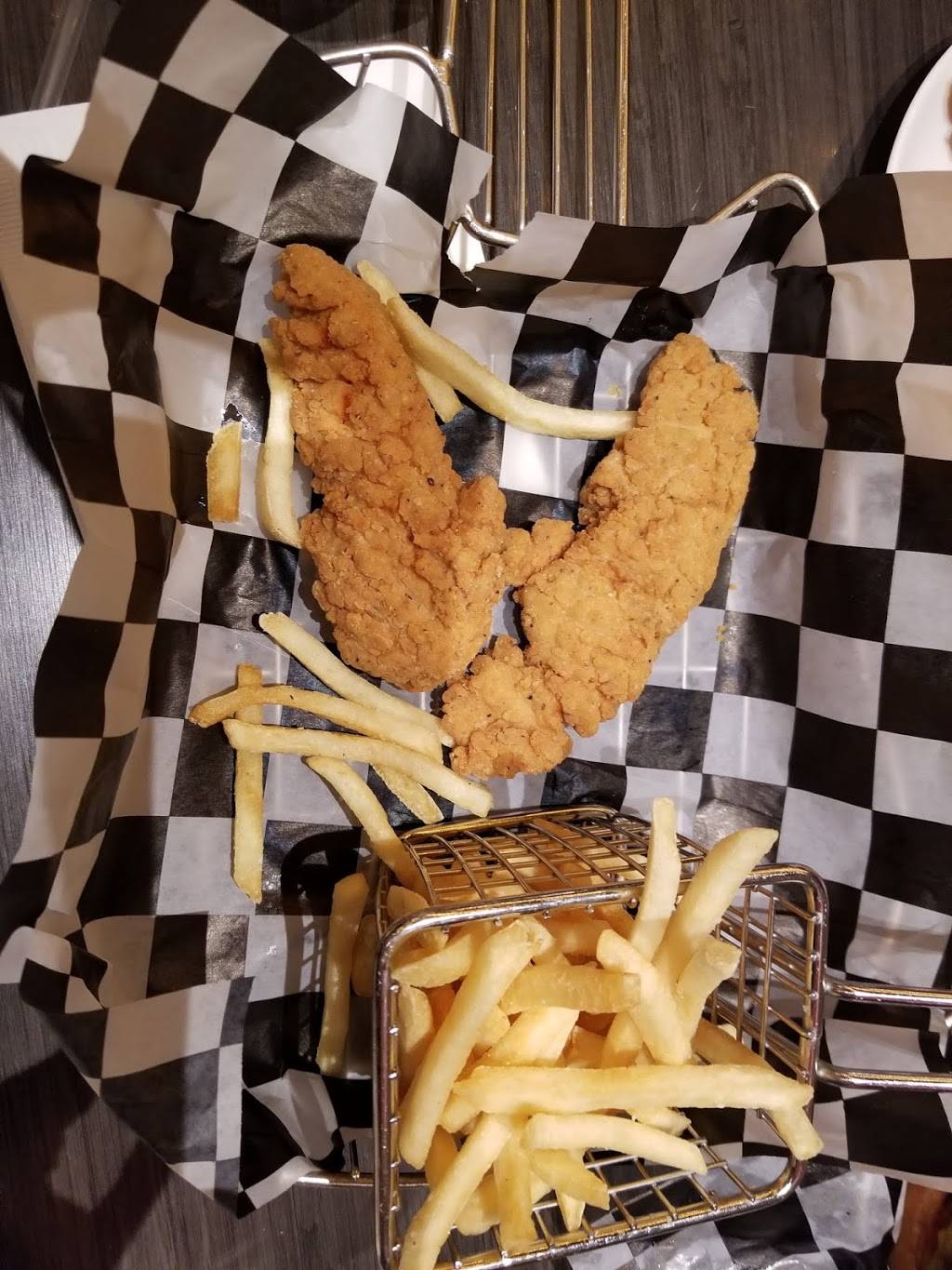 EPs Bar & Grill | restaurant | 3600 Elvis Presley Blvd, Memphis, TN 38116, USA | 9014433000 OR +1 901-443-3000