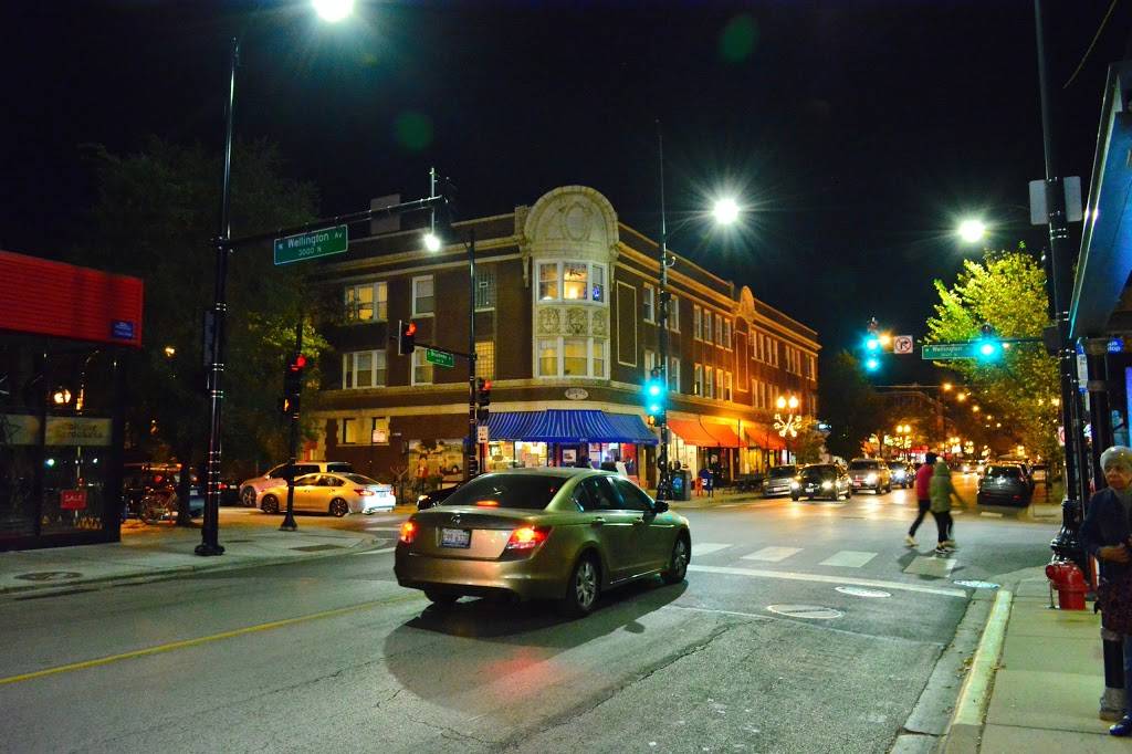 Yellowtail Sushi Bar & Asian Kitchen | restaurant | 3136 N Broadway, Chicago, IL 60657, USA | 7735281902 OR +1 773-528-1902